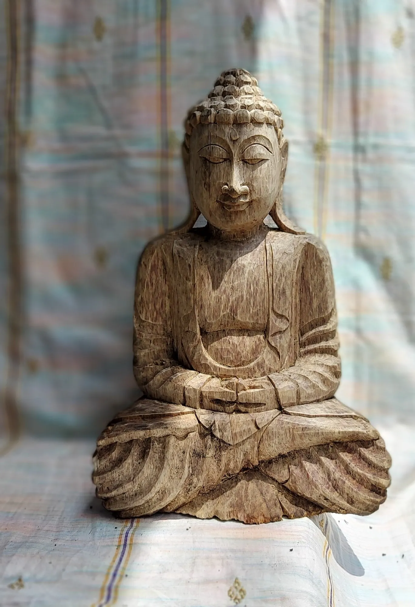 Holzskulptur 'Buddha' sitzend, antik-natur, B 20 cm, H 30 cm, L 10 cm