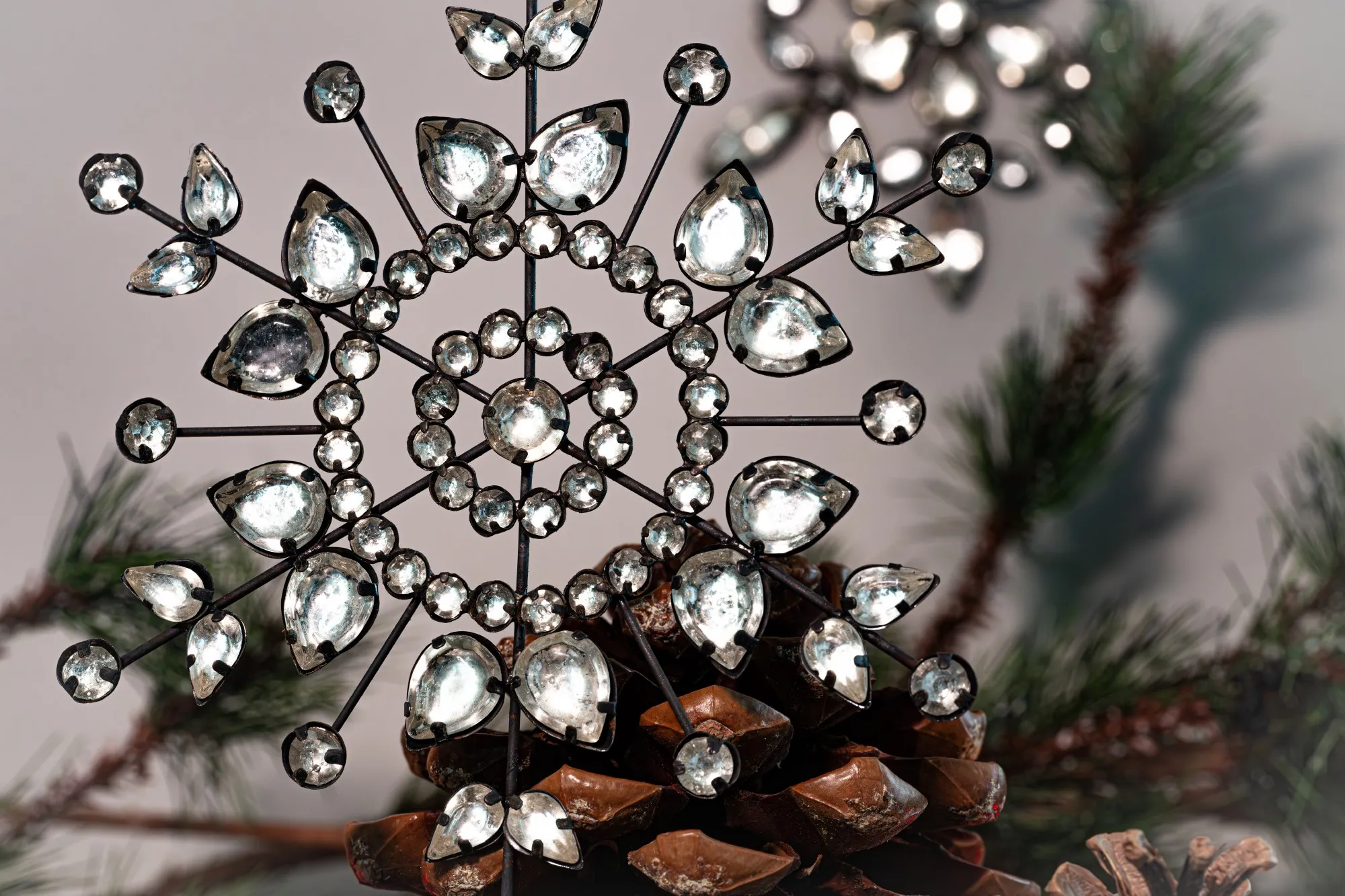 Anhänger 'Schneeflocke', Glassteine, Ø 15,5 cm