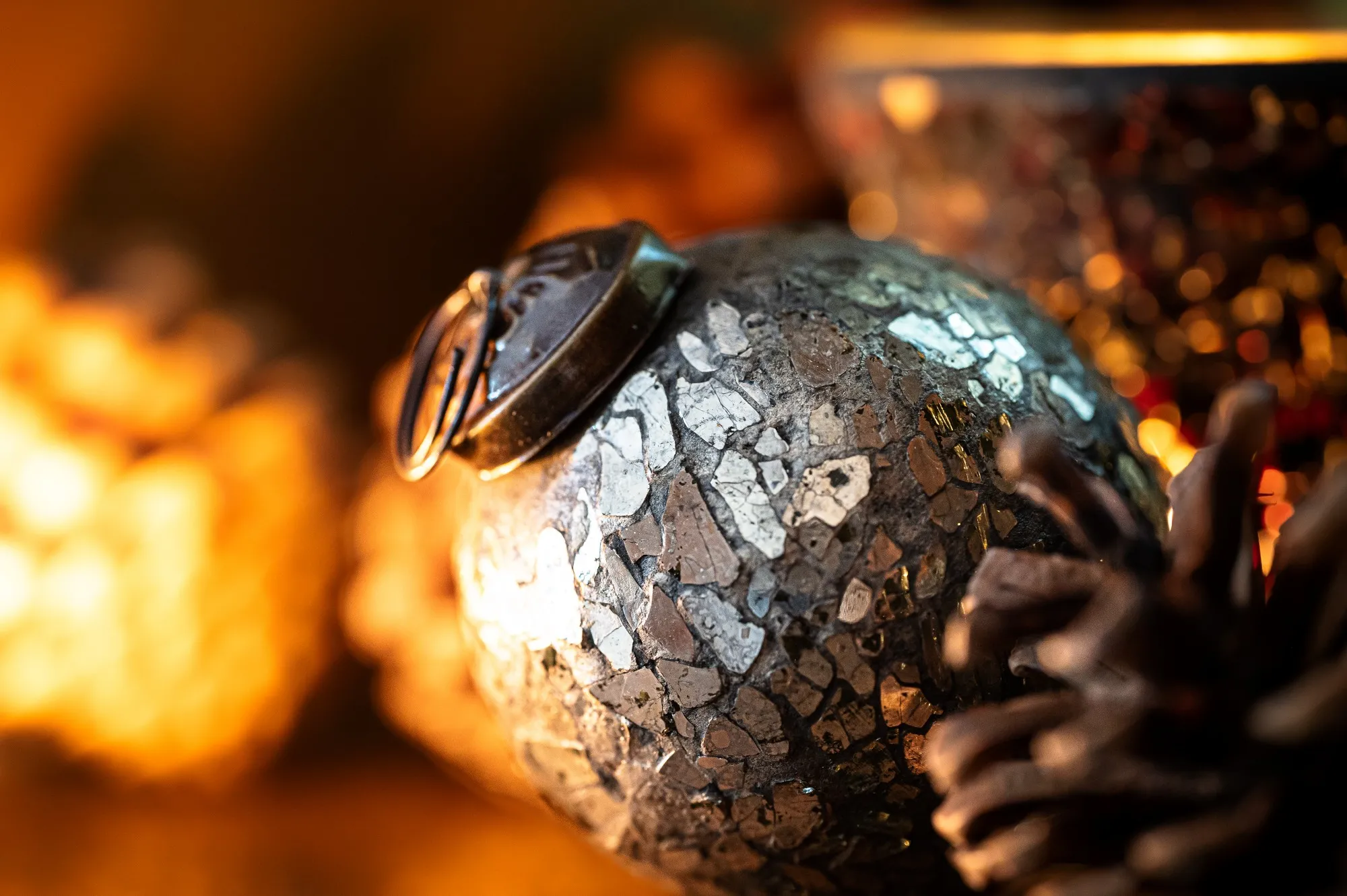 Anhänger Kugel 'Mosaik', silber, Ø 5 cm