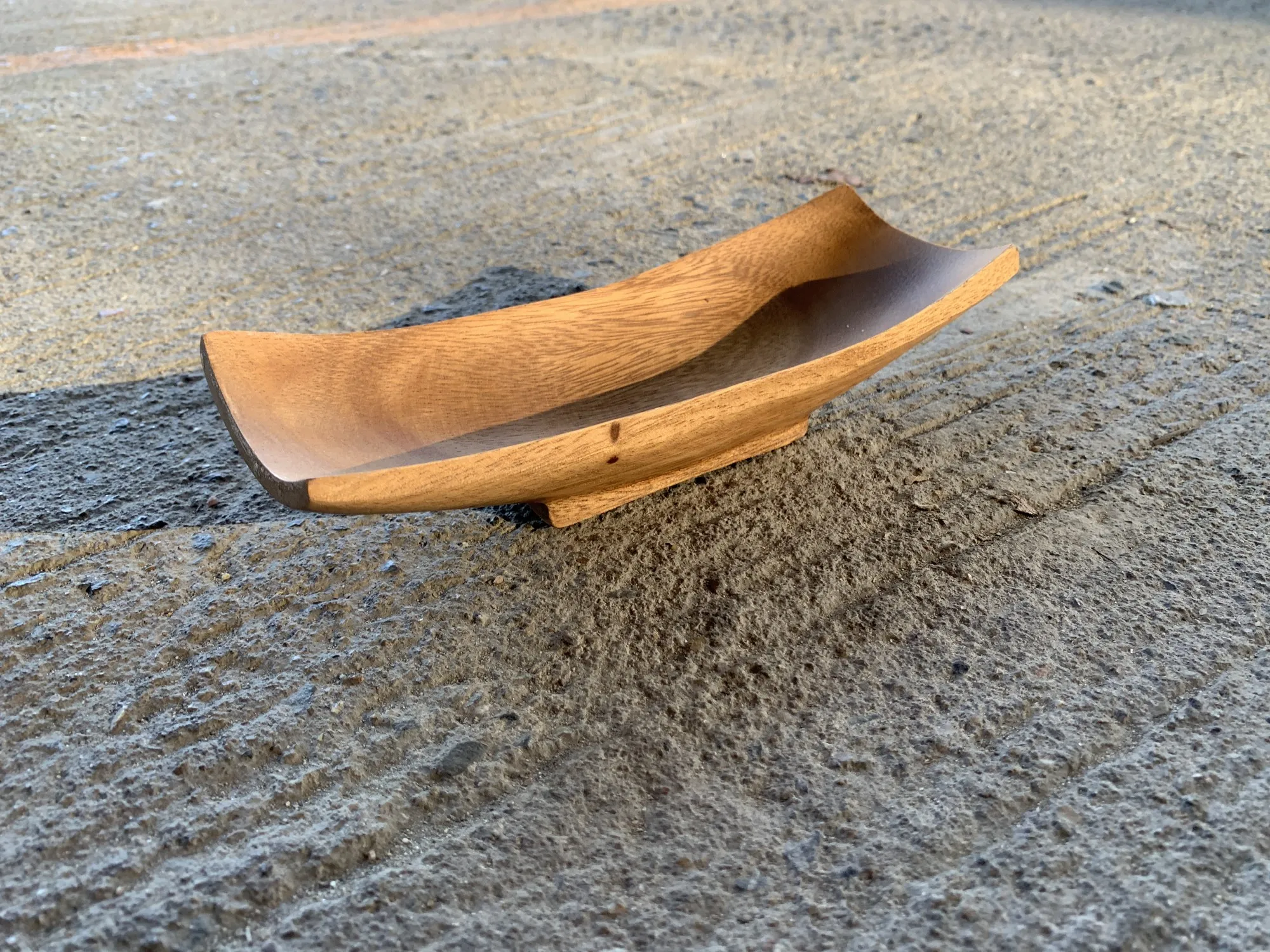 Schale aus Mangoholz, natur, B 20 cm, L 7 cm, H 4 cm