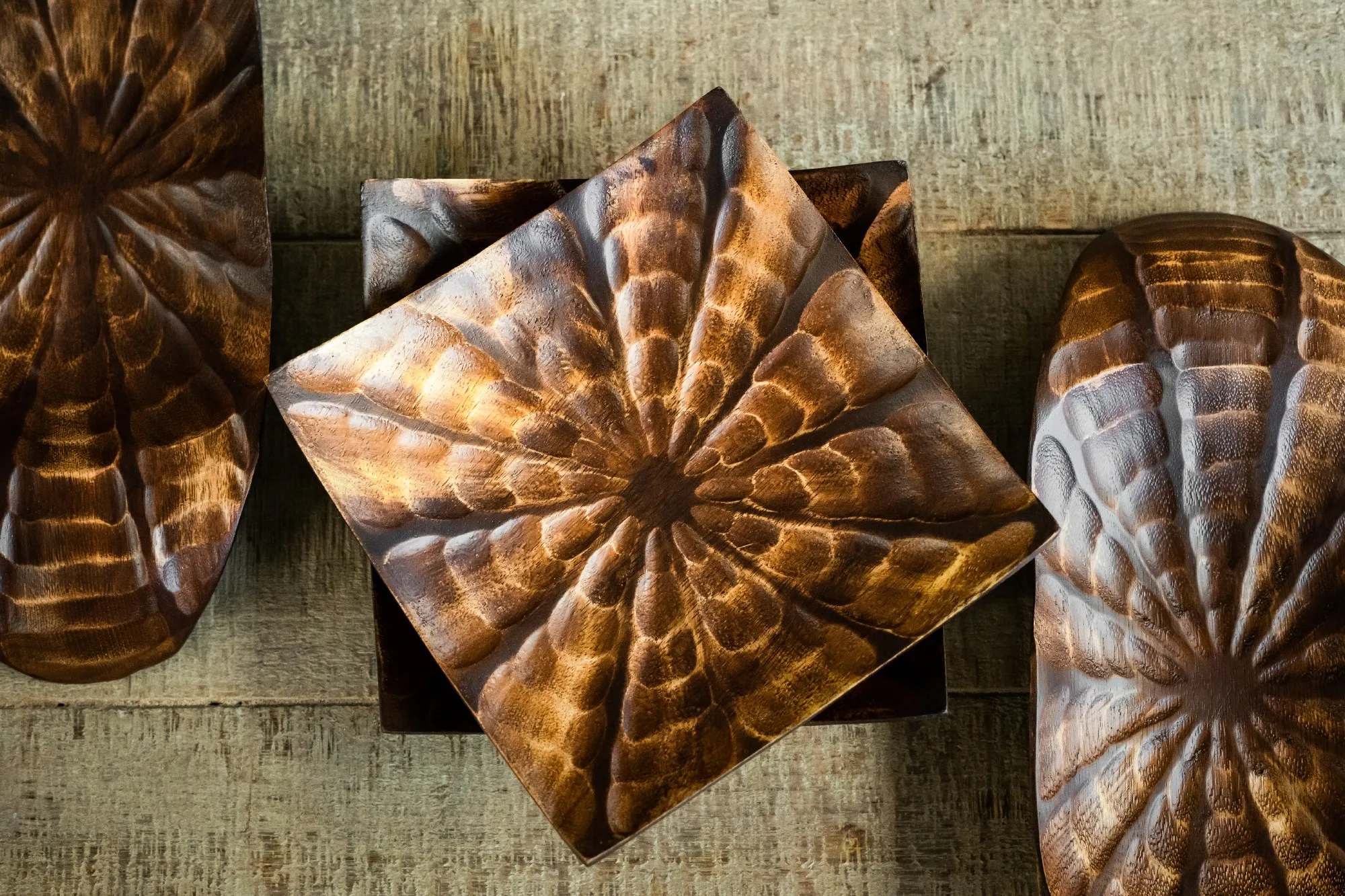 168486_168487_3-1 'Mangoholz'-Schale 'Echo II', B 20 cm, T 20 cm, H 6 cm