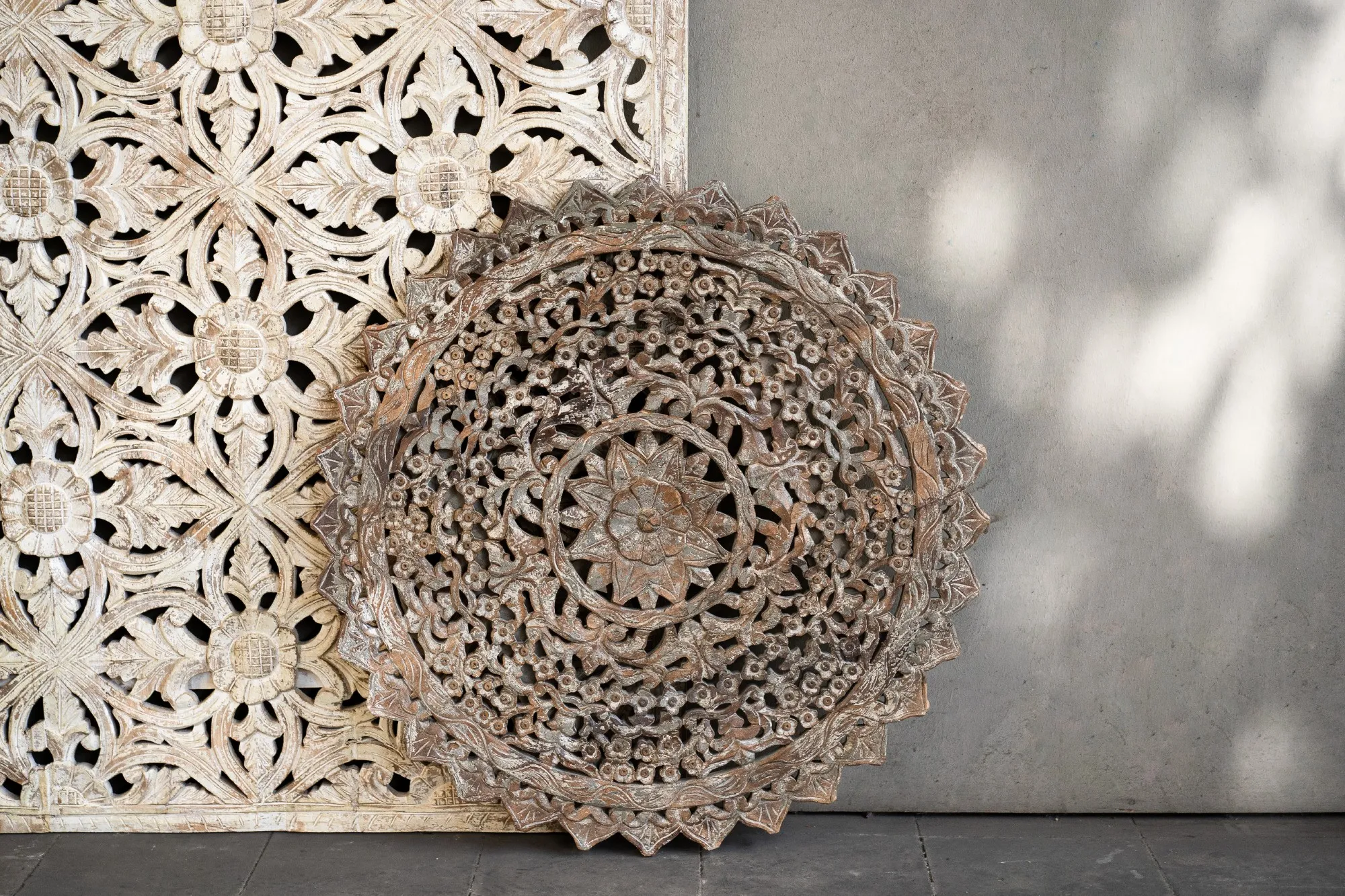 Handgeschnitztes Wandpanel rund, Holz, Ø 90 cm, T 5 cm