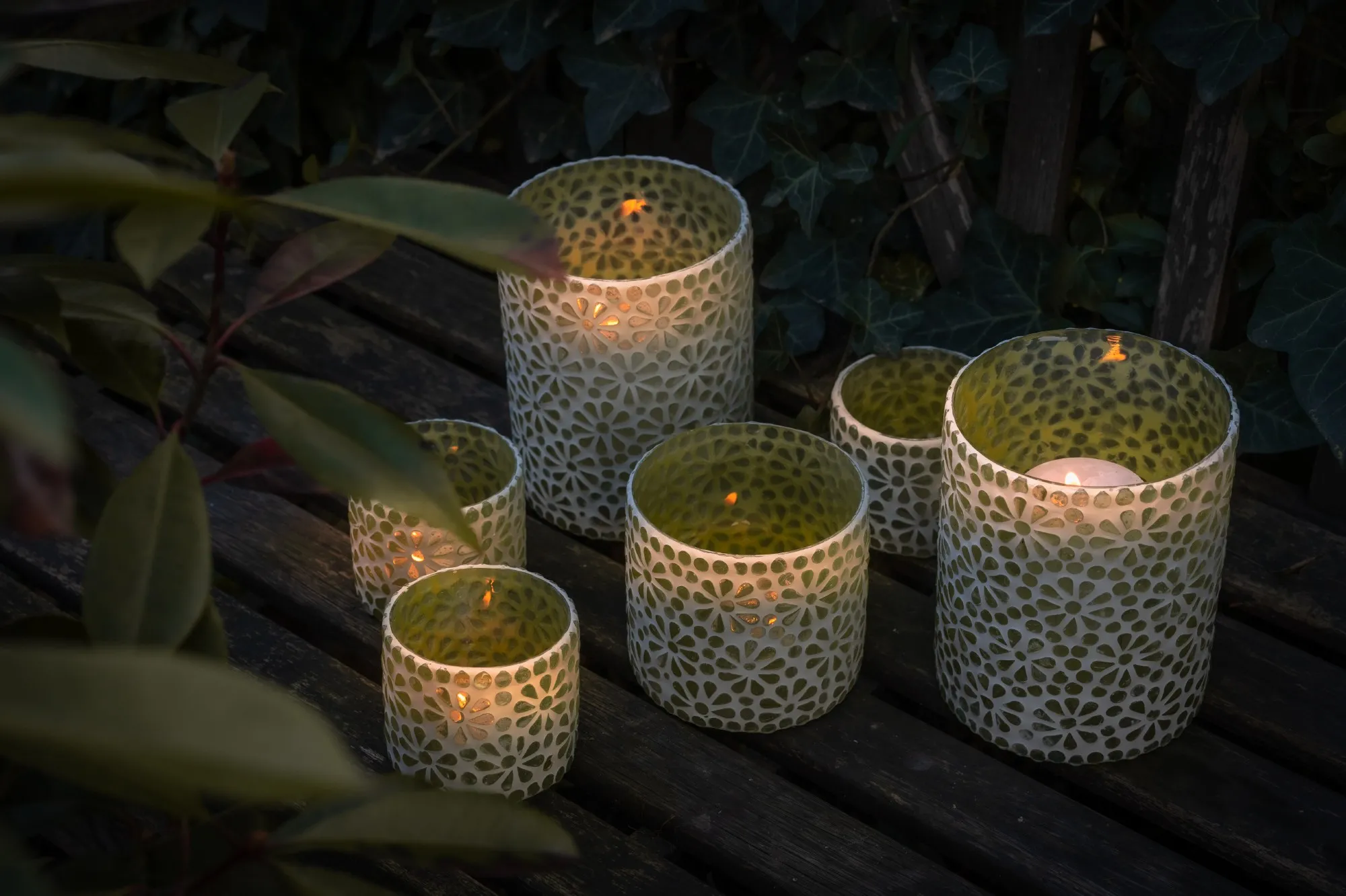 Windlicht 'Blumen-Mosaik', weiß-grün, Ø 12 cm, H 16 cm