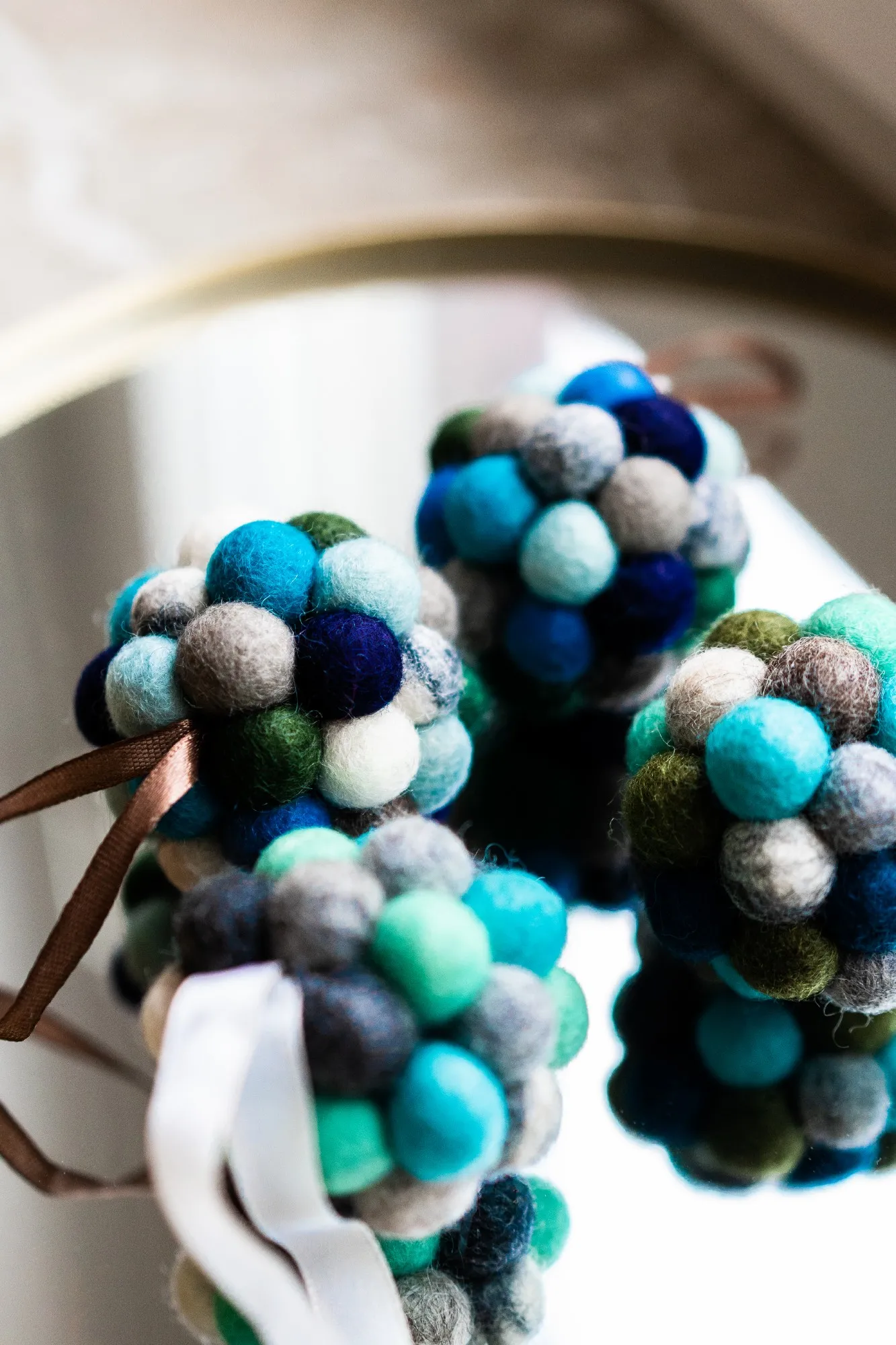 Anhänger aus Filzkugeln, Blau-Grün-Töne