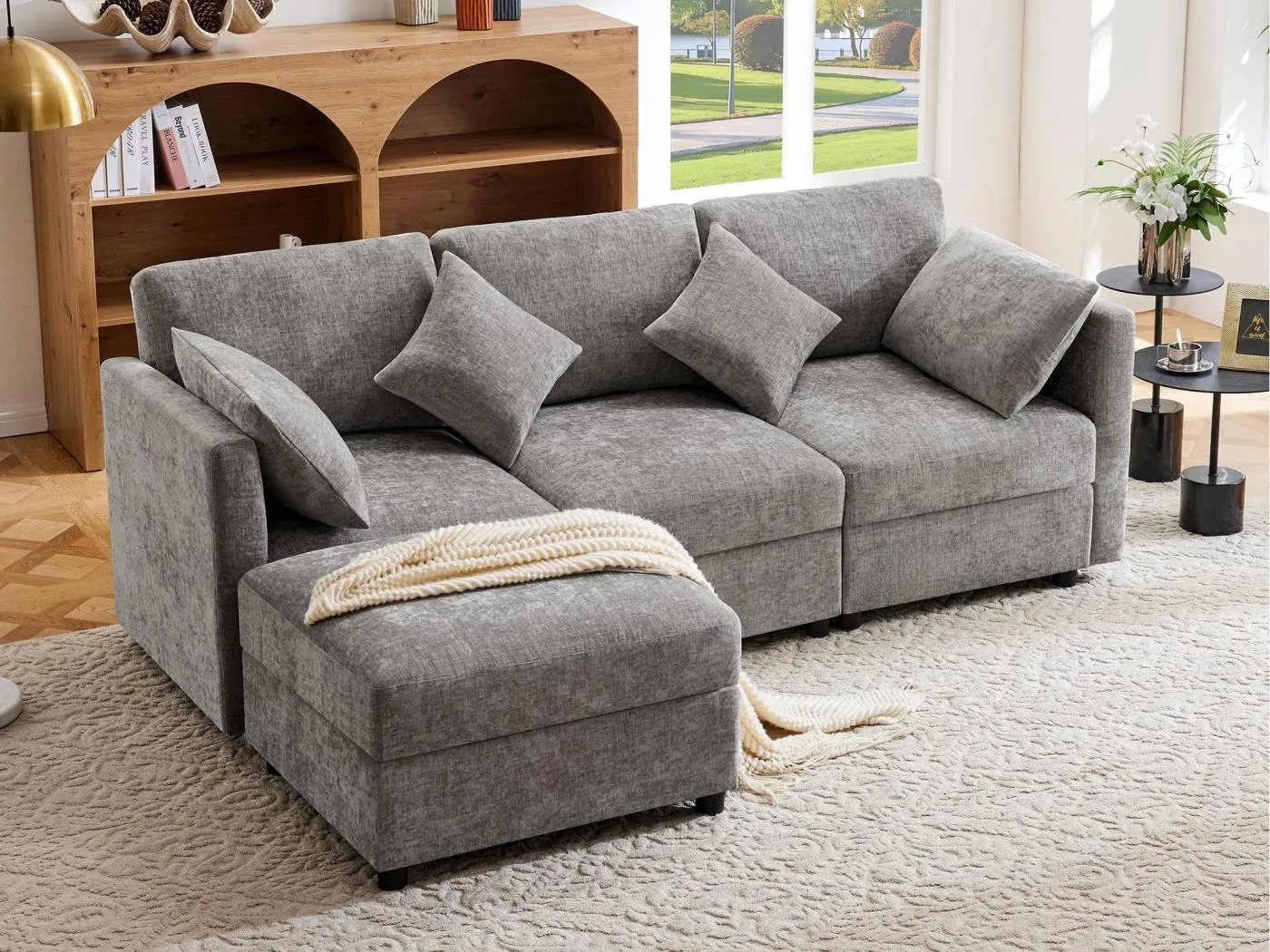 Ecksofa in L-Form - 3-sitzig - mit Fußstütze - 4 Kissen - verstellbare Armlehnen - Grau