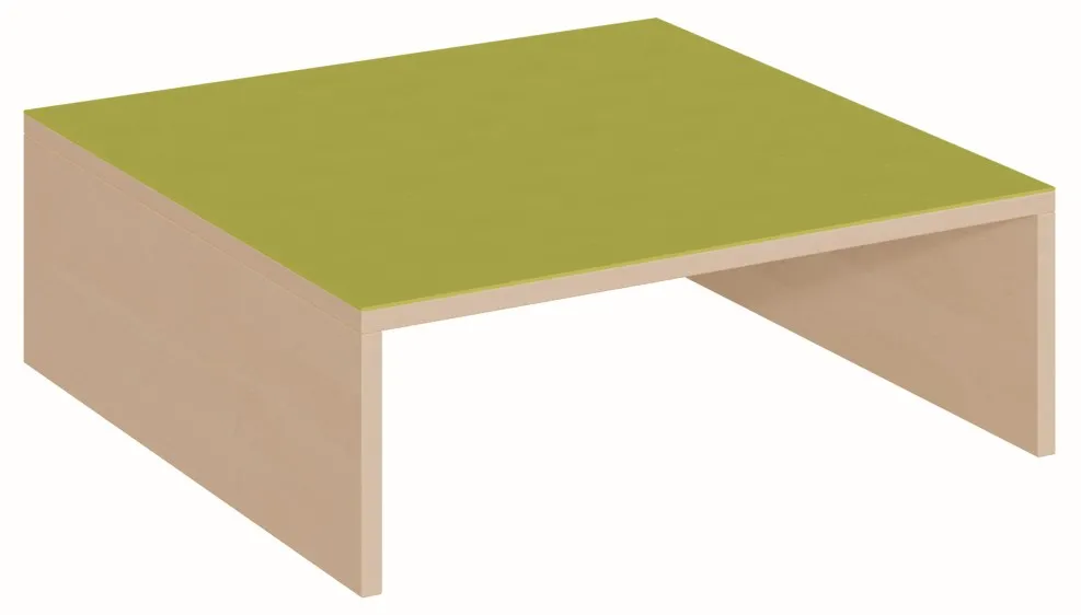 Quadratpodest vorne offen für einen tiefen Rollkasten