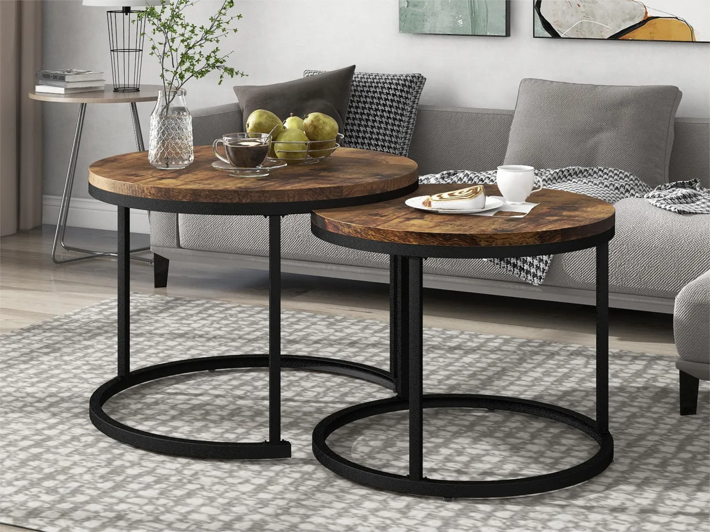 Set aus 2 ineinander steckbaren Couchtischen, runder MDF-Beistelltisch, marmoriertes Furnier, Industriestil, braun